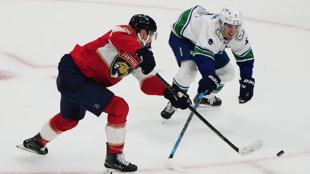 Brady Tkachuk's overtime goal completes second straight natural hat trick in Panthers' 3-2 win — CBS Miami, Sausalito Sports news