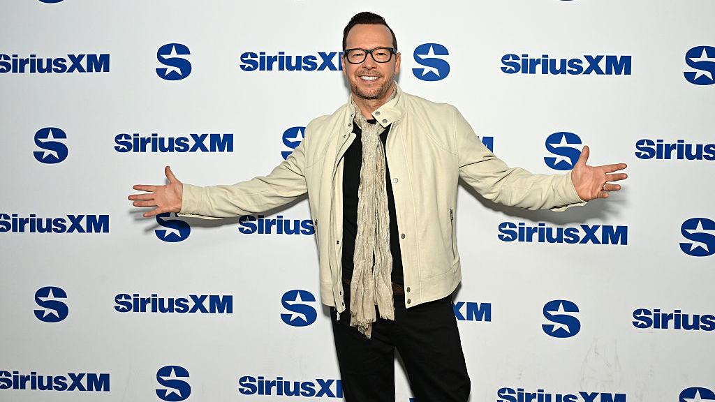 Donnie Wahlberg says he was aboard private jet that ran off Vegas runway: 'God covered us' — KTVU FOX 2 Bay Area, Sausalito Community news